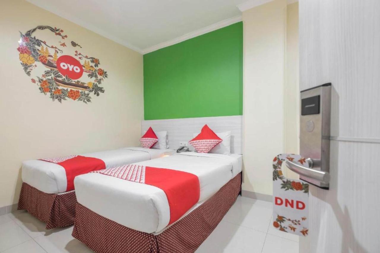 Collection O 91714 Hotel Alden Makassar Exterior photo