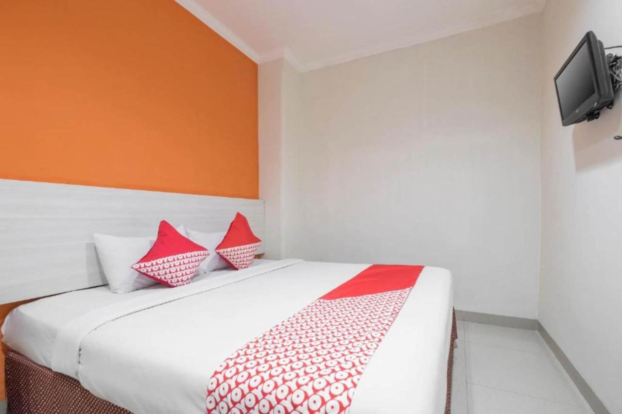Collection O 91714 Hotel Alden Makassar Exterior photo