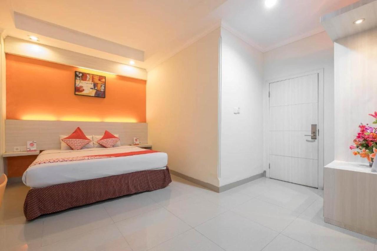 Collection O 91714 Hotel Alden Makassar Exterior photo