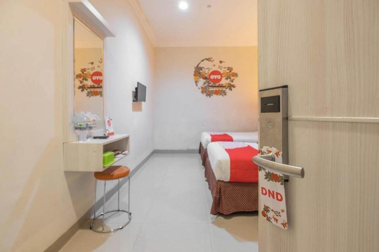Collection O 91714 Hotel Alden Makassar Exterior photo