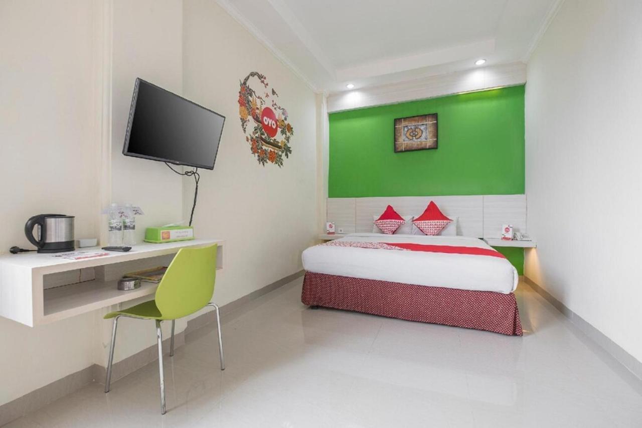 Collection O 91714 Hotel Alden Makassar Exterior photo
