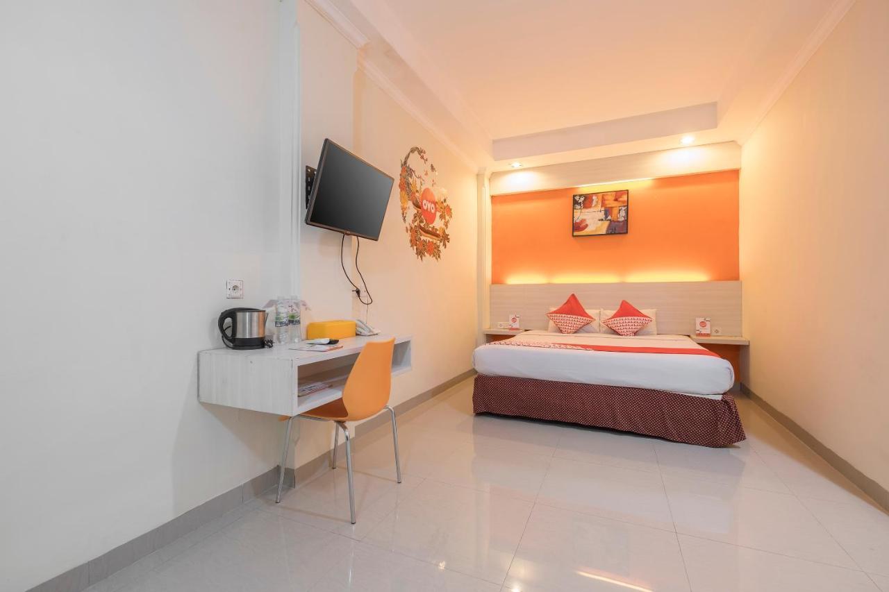 Collection O 91714 Hotel Alden Makassar Exterior photo